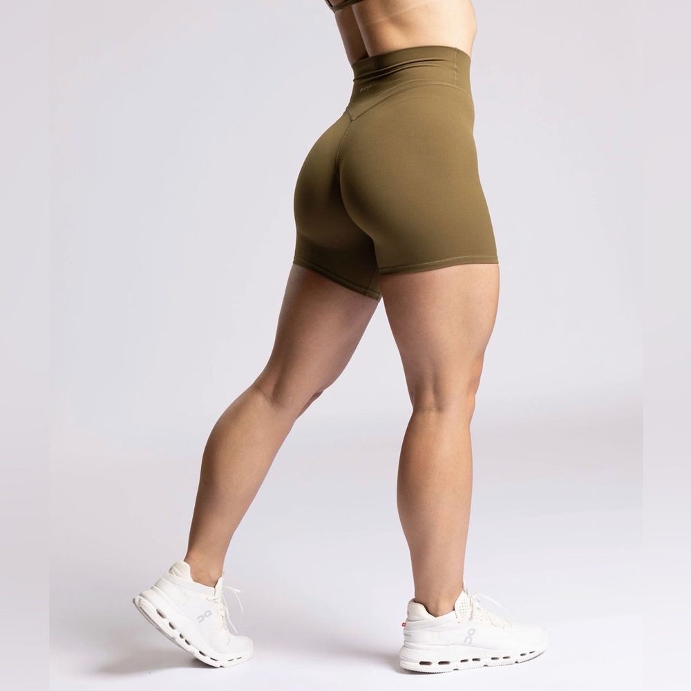 P’TULA Feathertech Classic 6” Short in Cypress Green size Medium - Picture 6 of 8